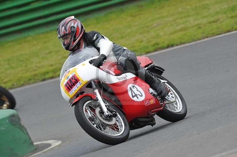 Mallory park Leicestershire;Mallory park photographs;Motorcycle action photographs;classic bikes;event digital images;eventdigitalimages;mallory park;no limits trackday;peter wileman photography;vintage bikes;vintage motorcycles;vmcc festival 1000 bikes