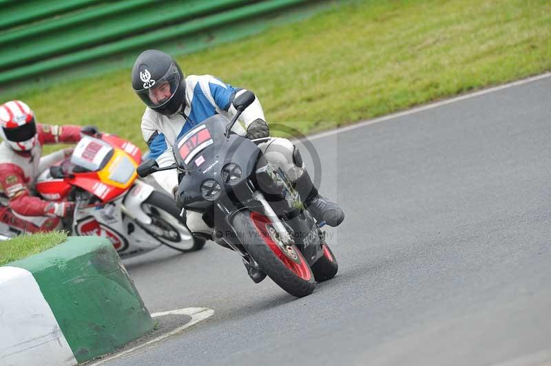 Mallory park Leicestershire;Mallory park photographs;Motorcycle action photographs;classic bikes;event digital images;eventdigitalimages;mallory park;no limits trackday;peter wileman photography;vintage bikes;vintage motorcycles;vmcc festival 1000 bikes