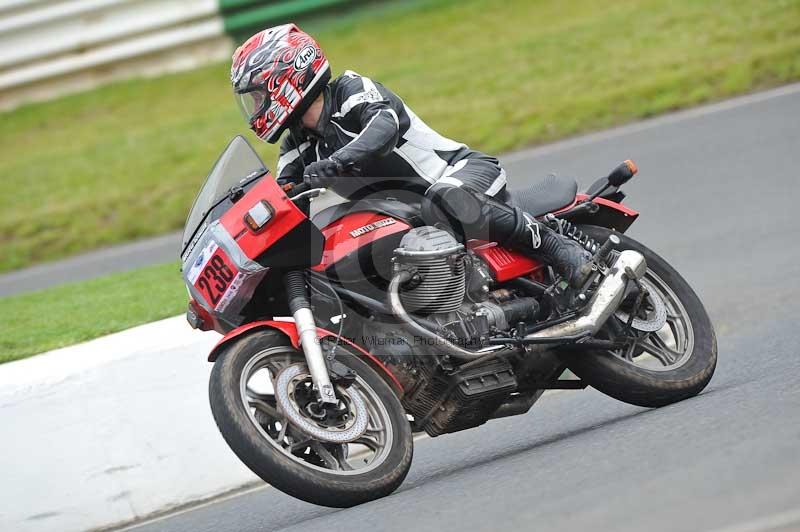 Mallory park Leicestershire;Mallory park photographs;Motorcycle action photographs;classic bikes;event digital images;eventdigitalimages;mallory park;no limits trackday;peter wileman photography;vintage bikes;vintage motorcycles;vmcc festival 1000 bikes