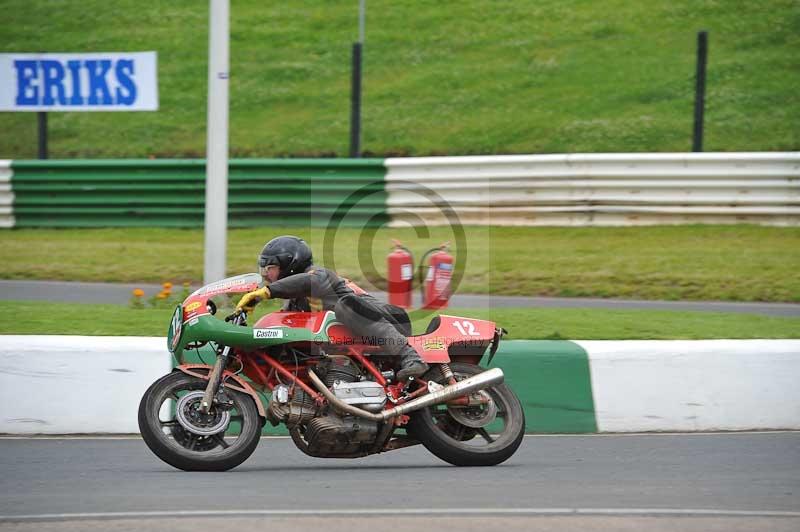 Mallory park Leicestershire;Mallory park photographs;Motorcycle action photographs;classic bikes;event digital images;eventdigitalimages;mallory park;no limits trackday;peter wileman photography;vintage bikes;vintage motorcycles;vmcc festival 1000 bikes