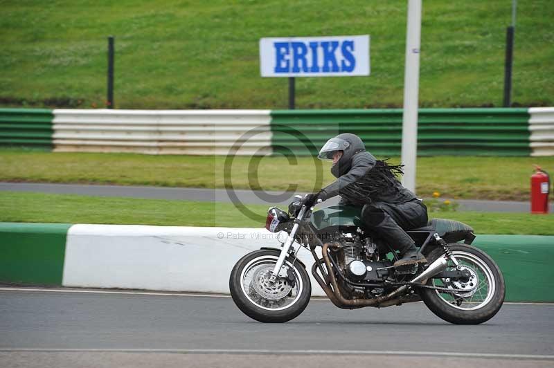 Mallory park Leicestershire;Mallory park photographs;Motorcycle action photographs;classic bikes;event digital images;eventdigitalimages;mallory park;no limits trackday;peter wileman photography;vintage bikes;vintage motorcycles;vmcc festival 1000 bikes