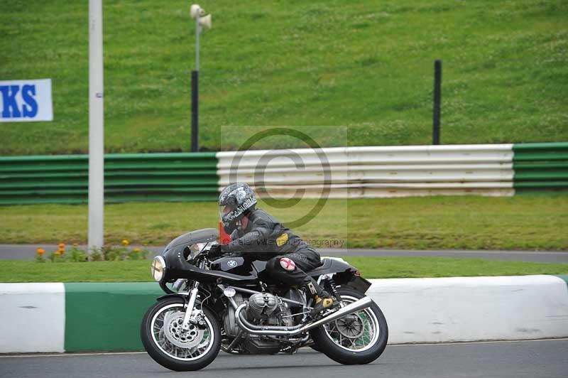 Mallory park Leicestershire;Mallory park photographs;Motorcycle action photographs;classic bikes;event digital images;eventdigitalimages;mallory park;no limits trackday;peter wileman photography;vintage bikes;vintage motorcycles;vmcc festival 1000 bikes