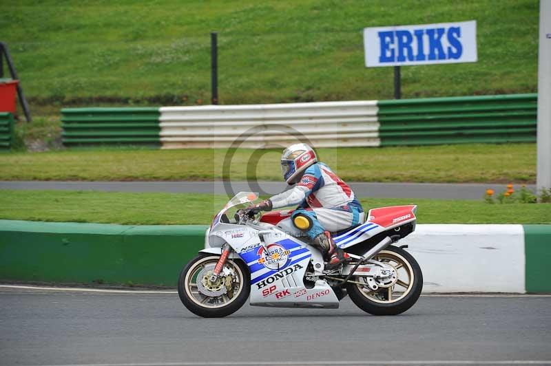 Mallory park Leicestershire;Mallory park photographs;Motorcycle action photographs;classic bikes;event digital images;eventdigitalimages;mallory park;no limits trackday;peter wileman photography;vintage bikes;vintage motorcycles;vmcc festival 1000 bikes