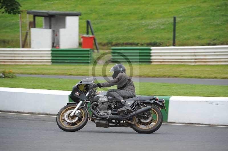 Mallory park Leicestershire;Mallory park photographs;Motorcycle action photographs;classic bikes;event digital images;eventdigitalimages;mallory park;no limits trackday;peter wileman photography;vintage bikes;vintage motorcycles;vmcc festival 1000 bikes