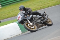 Mallory-park-Leicestershire;Mallory-park-photographs;Motorcycle-action-photographs;classic-bikes;event-digital-images;eventdigitalimages;mallory-park;no-limits-trackday;peter-wileman-photography;vintage-bikes;vintage-motorcycles;vmcc-festival-1000-bikes