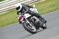 Mallory-park-Leicestershire;Mallory-park-photographs;Motorcycle-action-photographs;classic-bikes;event-digital-images;eventdigitalimages;mallory-park;no-limits-trackday;peter-wileman-photography;vintage-bikes;vintage-motorcycles;vmcc-festival-1000-bikes