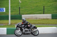 Mallory-park-Leicestershire;Mallory-park-photographs;Motorcycle-action-photographs;classic-bikes;event-digital-images;eventdigitalimages;mallory-park;no-limits-trackday;peter-wileman-photography;vintage-bikes;vintage-motorcycles;vmcc-festival-1000-bikes