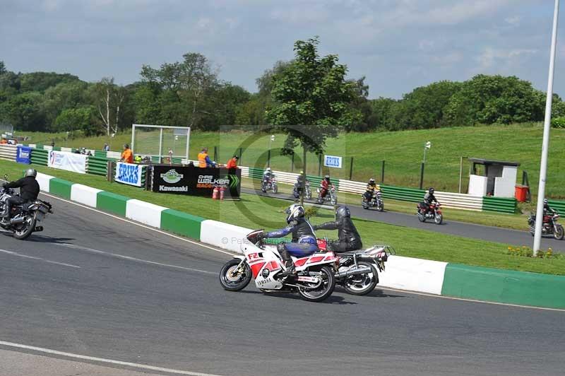 Mallory park Leicestershire;Mallory park photographs;Motorcycle action photographs;classic bikes;event digital images;eventdigitalimages;mallory park;no limits trackday;peter wileman photography;vintage bikes;vintage motorcycles;vmcc festival 1000 bikes