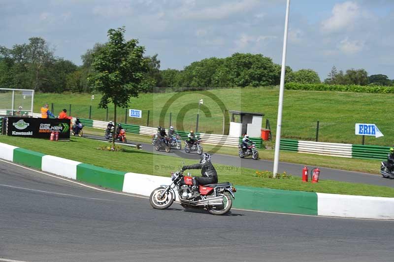 Mallory park Leicestershire;Mallory park photographs;Motorcycle action photographs;classic bikes;event digital images;eventdigitalimages;mallory park;no limits trackday;peter wileman photography;vintage bikes;vintage motorcycles;vmcc festival 1000 bikes