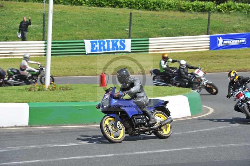 Mallory park Leicestershire;Mallory park photographs;Motorcycle action photographs;classic bikes;event digital images;eventdigitalimages;mallory park;no limits trackday;peter wileman photography;vintage bikes;vintage motorcycles;vmcc festival 1000 bikes