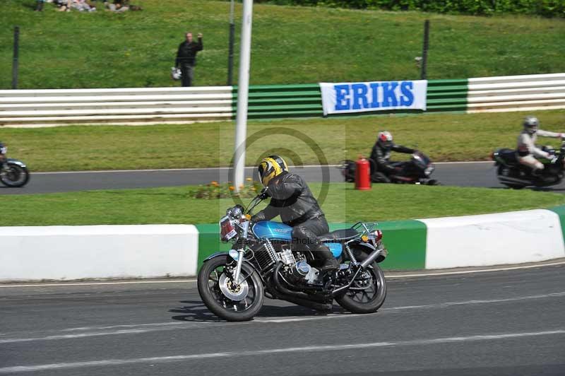 Mallory park Leicestershire;Mallory park photographs;Motorcycle action photographs;classic bikes;event digital images;eventdigitalimages;mallory park;no limits trackday;peter wileman photography;vintage bikes;vintage motorcycles;vmcc festival 1000 bikes