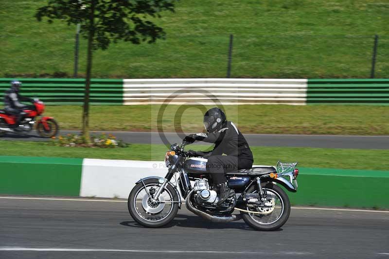 Mallory park Leicestershire;Mallory park photographs;Motorcycle action photographs;classic bikes;event digital images;eventdigitalimages;mallory park;no limits trackday;peter wileman photography;vintage bikes;vintage motorcycles;vmcc festival 1000 bikes