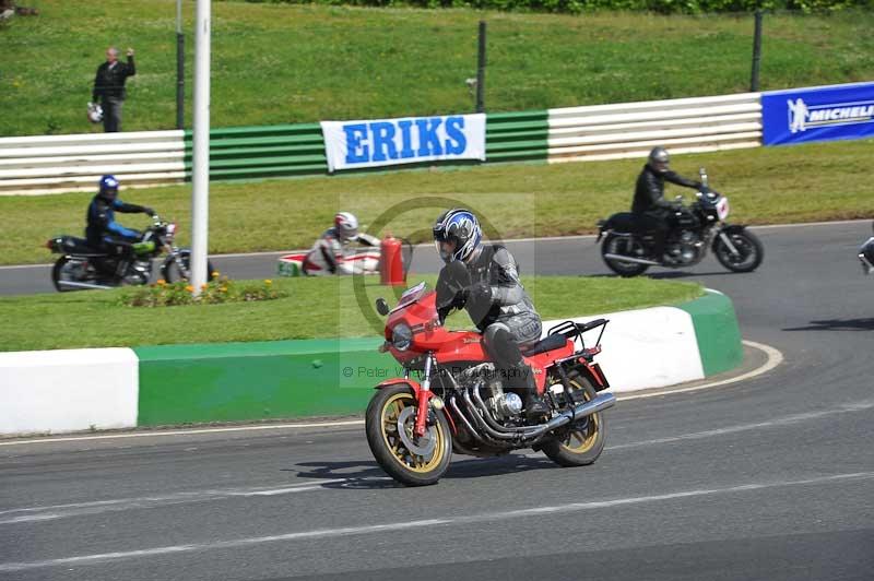Mallory park Leicestershire;Mallory park photographs;Motorcycle action photographs;classic bikes;event digital images;eventdigitalimages;mallory park;no limits trackday;peter wileman photography;vintage bikes;vintage motorcycles;vmcc festival 1000 bikes