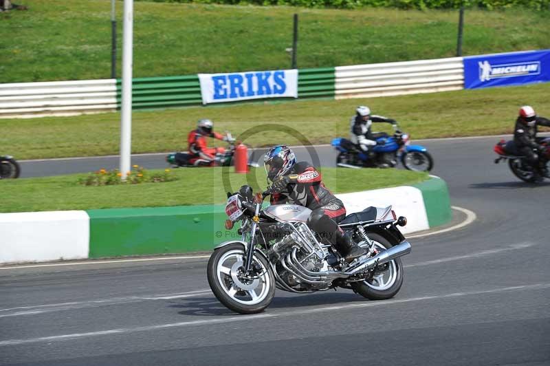 Mallory park Leicestershire;Mallory park photographs;Motorcycle action photographs;classic bikes;event digital images;eventdigitalimages;mallory park;no limits trackday;peter wileman photography;vintage bikes;vintage motorcycles;vmcc festival 1000 bikes