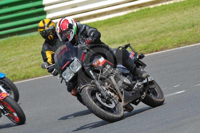 Mallory park Leicestershire;Mallory park photographs;Motorcycle action photographs;classic bikes;event digital images;eventdigitalimages;mallory park;no limits trackday;peter wileman photography;vintage bikes;vintage motorcycles;vmcc festival 1000 bikes