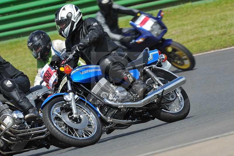 Mallory park Leicestershire;Mallory park photographs;Motorcycle action photographs;classic bikes;event digital images;eventdigitalimages;mallory park;no limits trackday;peter wileman photography;vintage bikes;vintage motorcycles;vmcc festival 1000 bikes