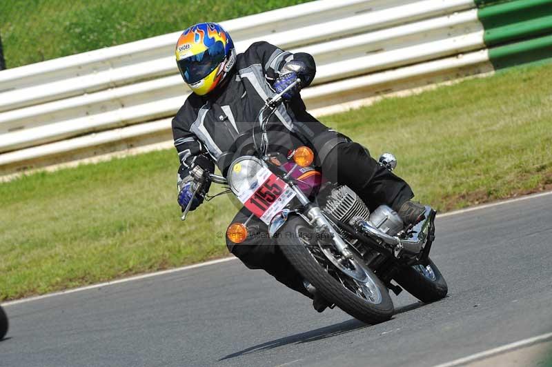 Mallory park Leicestershire;Mallory park photographs;Motorcycle action photographs;classic bikes;event digital images;eventdigitalimages;mallory park;no limits trackday;peter wileman photography;vintage bikes;vintage motorcycles;vmcc festival 1000 bikes