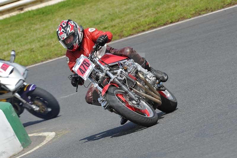 Mallory park Leicestershire;Mallory park photographs;Motorcycle action photographs;classic bikes;event digital images;eventdigitalimages;mallory park;no limits trackday;peter wileman photography;vintage bikes;vintage motorcycles;vmcc festival 1000 bikes