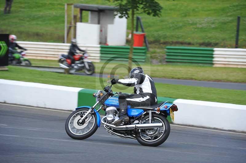 Mallory park Leicestershire;Mallory park photographs;Motorcycle action photographs;classic bikes;event digital images;eventdigitalimages;mallory park;no limits trackday;peter wileman photography;vintage bikes;vintage motorcycles;vmcc festival 1000 bikes