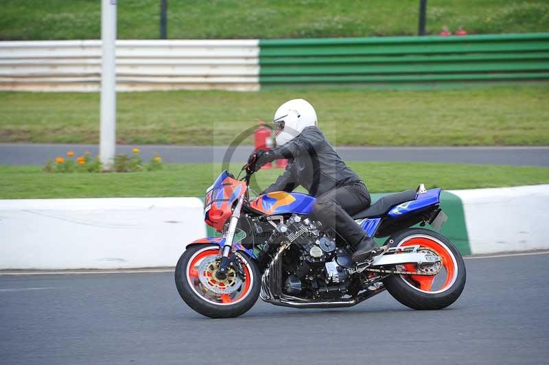 Mallory park Leicestershire;Mallory park photographs;Motorcycle action photographs;classic bikes;event digital images;eventdigitalimages;mallory park;no limits trackday;peter wileman photography;vintage bikes;vintage motorcycles;vmcc festival 1000 bikes