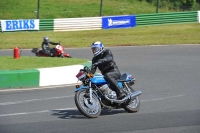 Mallory-park-Leicestershire;Mallory-park-photographs;Motorcycle-action-photographs;classic-bikes;event-digital-images;eventdigitalimages;mallory-park;no-limits-trackday;peter-wileman-photography;vintage-bikes;vintage-motorcycles;vmcc-festival-1000-bikes