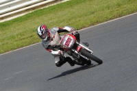 Mallory-park-Leicestershire;Mallory-park-photographs;Motorcycle-action-photographs;classic-bikes;event-digital-images;eventdigitalimages;mallory-park;no-limits-trackday;peter-wileman-photography;vintage-bikes;vintage-motorcycles;vmcc-festival-1000-bikes