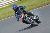 Mallory-park-Leicestershire;Mallory-park-photographs;Motorcycle-action-photographs;classic-bikes;event-digital-images;eventdigitalimages;mallory-park;no-limits-trackday;peter-wileman-photography;vintage-bikes;vintage-motorcycles;vmcc-festival-1000-bikes