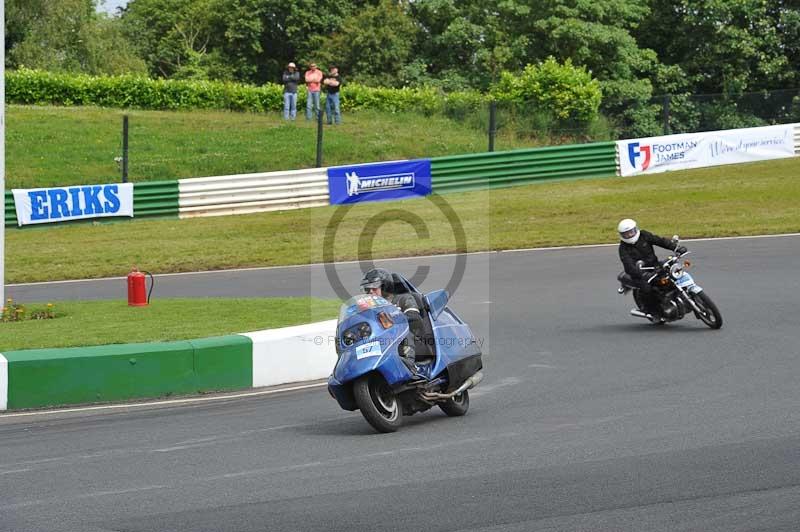 Mallory park Leicestershire;Mallory park photographs;Motorcycle action photographs;classic bikes;event digital images;eventdigitalimages;mallory park;no limits trackday;peter wileman photography;vintage bikes;vintage motorcycles;vmcc festival 1000 bikes