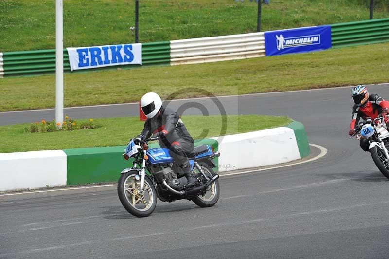 Mallory park Leicestershire;Mallory park photographs;Motorcycle action photographs;classic bikes;event digital images;eventdigitalimages;mallory park;no limits trackday;peter wileman photography;vintage bikes;vintage motorcycles;vmcc festival 1000 bikes