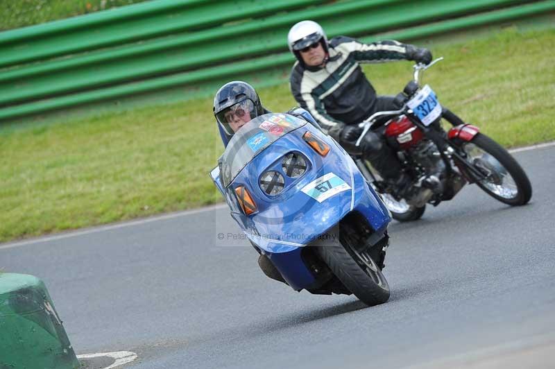 Mallory park Leicestershire;Mallory park photographs;Motorcycle action photographs;classic bikes;event digital images;eventdigitalimages;mallory park;no limits trackday;peter wileman photography;vintage bikes;vintage motorcycles;vmcc festival 1000 bikes