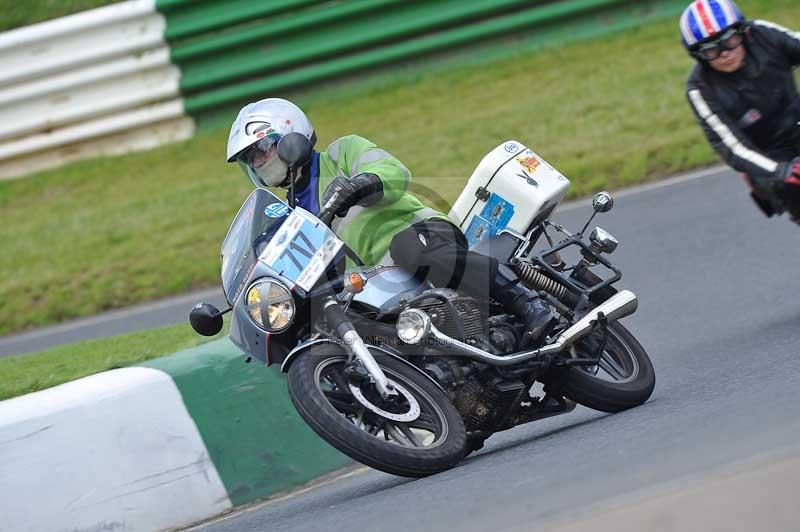 Mallory park Leicestershire;Mallory park photographs;Motorcycle action photographs;classic bikes;event digital images;eventdigitalimages;mallory park;no limits trackday;peter wileman photography;vintage bikes;vintage motorcycles;vmcc festival 1000 bikes