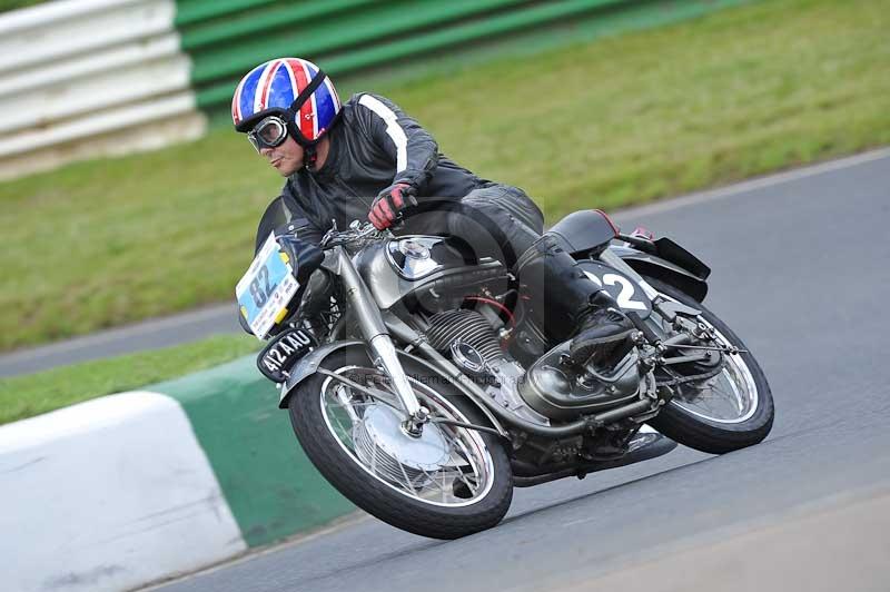 Mallory park Leicestershire;Mallory park photographs;Motorcycle action photographs;classic bikes;event digital images;eventdigitalimages;mallory park;no limits trackday;peter wileman photography;vintage bikes;vintage motorcycles;vmcc festival 1000 bikes