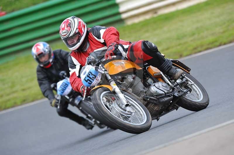 Mallory park Leicestershire;Mallory park photographs;Motorcycle action photographs;classic bikes;event digital images;eventdigitalimages;mallory park;no limits trackday;peter wileman photography;vintage bikes;vintage motorcycles;vmcc festival 1000 bikes