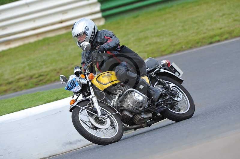 Mallory park Leicestershire;Mallory park photographs;Motorcycle action photographs;classic bikes;event digital images;eventdigitalimages;mallory park;no limits trackday;peter wileman photography;vintage bikes;vintage motorcycles;vmcc festival 1000 bikes