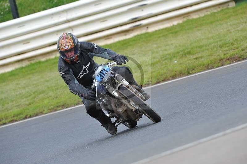 Mallory park Leicestershire;Mallory park photographs;Motorcycle action photographs;classic bikes;event digital images;eventdigitalimages;mallory park;no limits trackday;peter wileman photography;vintage bikes;vintage motorcycles;vmcc festival 1000 bikes
