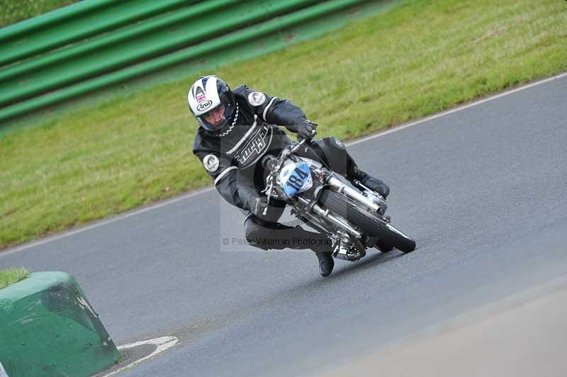 Mallory park Leicestershire;Mallory park photographs;Motorcycle action photographs;classic bikes;event digital images;eventdigitalimages;mallory park;no limits trackday;peter wileman photography;vintage bikes;vintage motorcycles;vmcc festival 1000 bikes