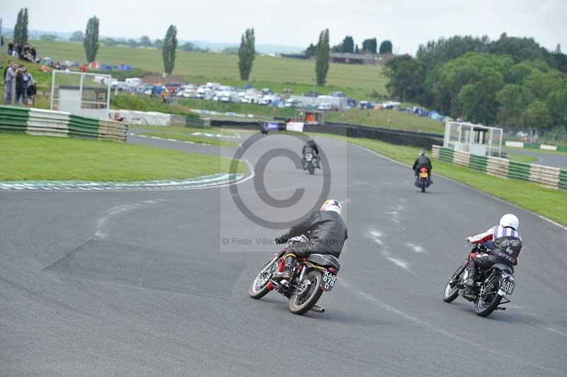 Mallory park Leicestershire;Mallory park photographs;Motorcycle action photographs;classic bikes;event digital images;eventdigitalimages;mallory park;no limits trackday;peter wileman photography;vintage bikes;vintage motorcycles;vmcc festival 1000 bikes