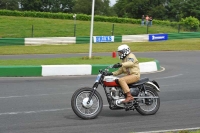 Mallory-park-Leicestershire;Mallory-park-photographs;Motorcycle-action-photographs;classic-bikes;event-digital-images;eventdigitalimages;mallory-park;no-limits-trackday;peter-wileman-photography;vintage-bikes;vintage-motorcycles;vmcc-festival-1000-bikes