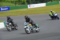 Mallory-park-Leicestershire;Mallory-park-photographs;Motorcycle-action-photographs;classic-bikes;event-digital-images;eventdigitalimages;mallory-park;no-limits-trackday;peter-wileman-photography;vintage-bikes;vintage-motorcycles;vmcc-festival-1000-bikes