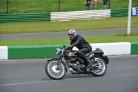 Mallory-park-Leicestershire;Mallory-park-photographs;Motorcycle-action-photographs;classic-bikes;event-digital-images;eventdigitalimages;mallory-park;no-limits-trackday;peter-wileman-photography;vintage-bikes;vintage-motorcycles;vmcc-festival-1000-bikes