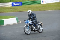 Mallory-park-Leicestershire;Mallory-park-photographs;Motorcycle-action-photographs;classic-bikes;event-digital-images;eventdigitalimages;mallory-park;no-limits-trackday;peter-wileman-photography;vintage-bikes;vintage-motorcycles;vmcc-festival-1000-bikes