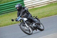 Mallory-park-Leicestershire;Mallory-park-photographs;Motorcycle-action-photographs;classic-bikes;event-digital-images;eventdigitalimages;mallory-park;no-limits-trackday;peter-wileman-photography;vintage-bikes;vintage-motorcycles;vmcc-festival-1000-bikes