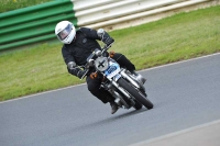 Mallory-park-Leicestershire;Mallory-park-photographs;Motorcycle-action-photographs;classic-bikes;event-digital-images;eventdigitalimages;mallory-park;no-limits-trackday;peter-wileman-photography;vintage-bikes;vintage-motorcycles;vmcc-festival-1000-bikes