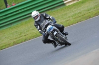 Mallory-park-Leicestershire;Mallory-park-photographs;Motorcycle-action-photographs;classic-bikes;event-digital-images;eventdigitalimages;mallory-park;no-limits-trackday;peter-wileman-photography;vintage-bikes;vintage-motorcycles;vmcc-festival-1000-bikes