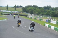 Mallory-park-Leicestershire;Mallory-park-photographs;Motorcycle-action-photographs;classic-bikes;event-digital-images;eventdigitalimages;mallory-park;no-limits-trackday;peter-wileman-photography;vintage-bikes;vintage-motorcycles;vmcc-festival-1000-bikes