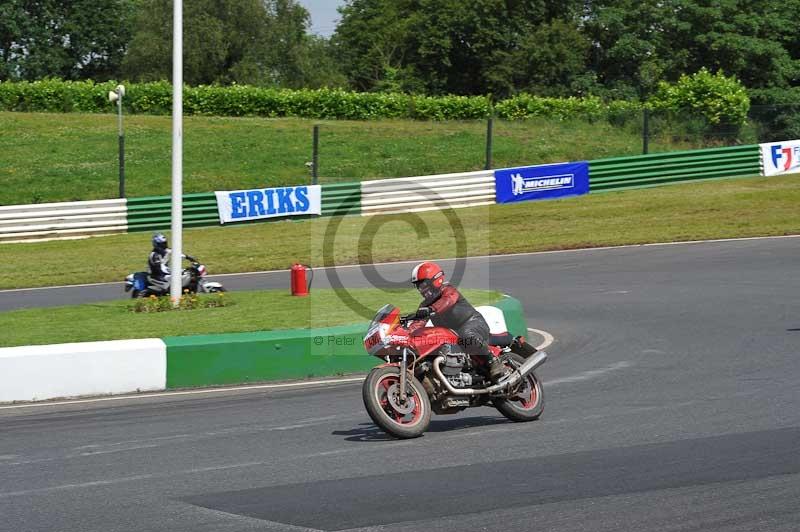 Mallory park Leicestershire;Mallory park photographs;Motorcycle action photographs;Rockingham;Rockingham photographs;Trackday digital images;classic bikes;event digital images;eventdigitalimages;mallory park;no limits trackday;peter wileman photography;rockingham corby northamptonshire;trackday;trackday photos;vintage bikes;vintage motorcycles;vmcc festival 1000 bikes