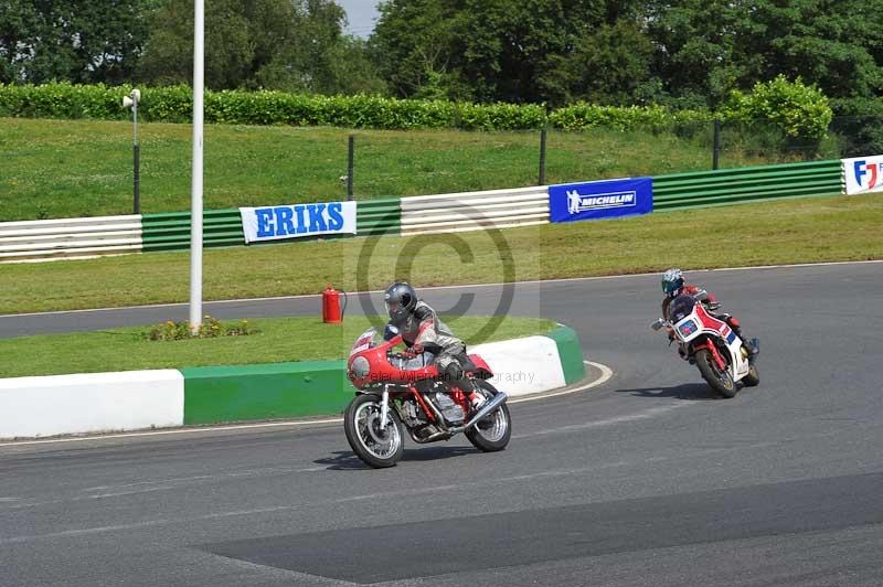 Mallory park Leicestershire;Mallory park photographs;Motorcycle action photographs;Rockingham;Rockingham photographs;Trackday digital images;classic bikes;event digital images;eventdigitalimages;mallory park;no limits trackday;peter wileman photography;rockingham corby northamptonshire;trackday;trackday photos;vintage bikes;vintage motorcycles;vmcc festival 1000 bikes