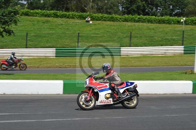 Mallory park Leicestershire;Mallory park photographs;Motorcycle action photographs;Rockingham;Rockingham photographs;Trackday digital images;classic bikes;event digital images;eventdigitalimages;mallory park;no limits trackday;peter wileman photography;rockingham corby northamptonshire;trackday;trackday photos;vintage bikes;vintage motorcycles;vmcc festival 1000 bikes