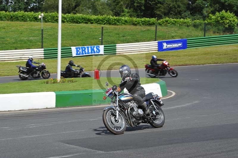 Mallory park Leicestershire;Mallory park photographs;Motorcycle action photographs;Rockingham;Rockingham photographs;Trackday digital images;classic bikes;event digital images;eventdigitalimages;mallory park;no limits trackday;peter wileman photography;rockingham corby northamptonshire;trackday;trackday photos;vintage bikes;vintage motorcycles;vmcc festival 1000 bikes