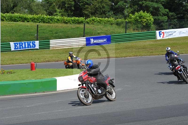 Mallory park Leicestershire;Mallory park photographs;Motorcycle action photographs;Rockingham;Rockingham photographs;Trackday digital images;classic bikes;event digital images;eventdigitalimages;mallory park;no limits trackday;peter wileman photography;rockingham corby northamptonshire;trackday;trackday photos;vintage bikes;vintage motorcycles;vmcc festival 1000 bikes